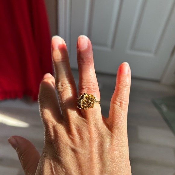 4/$100 AVON Elegant Gold Ring with Gemstone size 5 🥰 - Picture 5 of 8